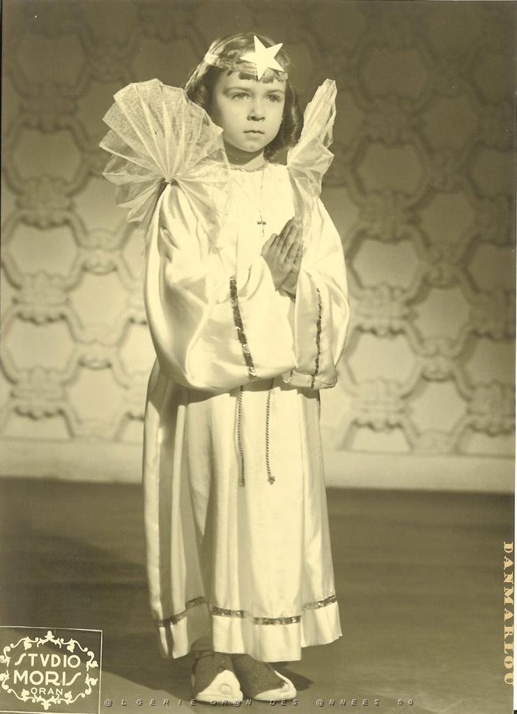 FAMILLE 009 ORAN 1951 SAINTE MARIE DES CHAMPS MARIE LYNE AU COURONNEMENT DE LA VIERGE.jpg